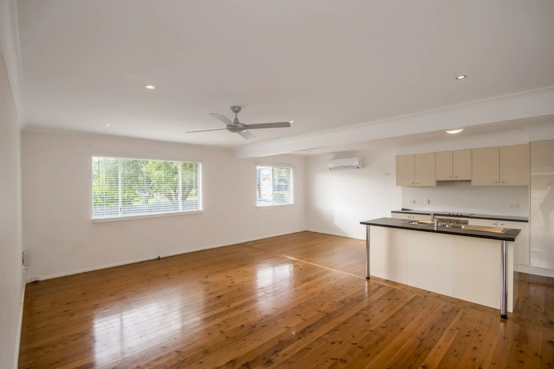 11227043_2_propertyphoto_170323_062024-w5161-h3441